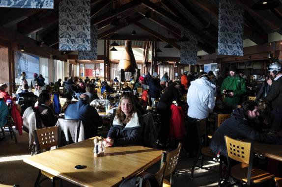 O concorrido restaurante no alto da montanha em Aspen, no Colorado, nos Estados Unidos